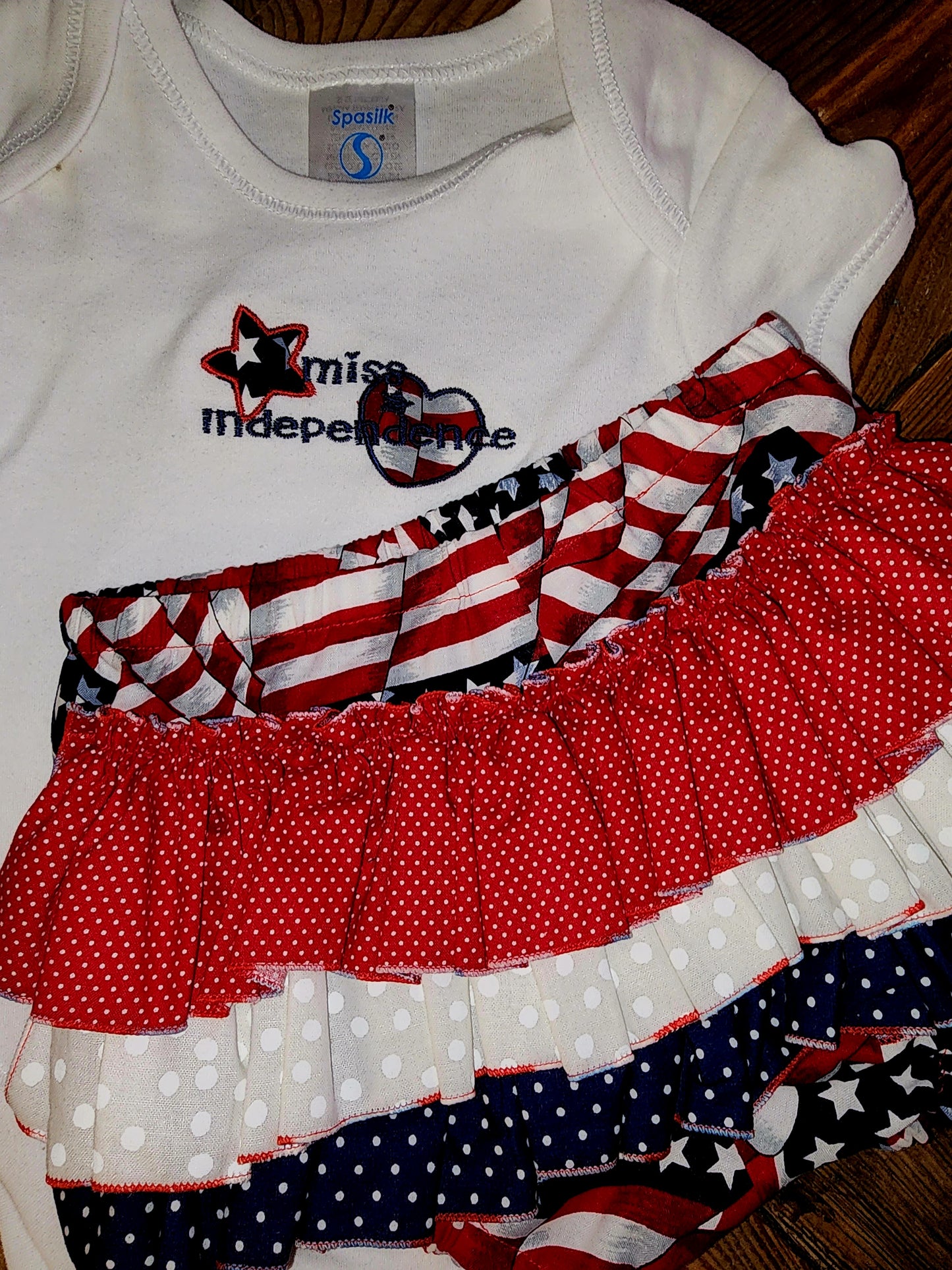 Miss Independence Size 12m Two Piece Ruffle Bottom Set