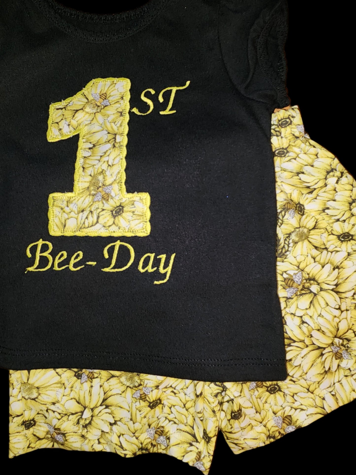 1st Bee Day Size 18m Birthday Set