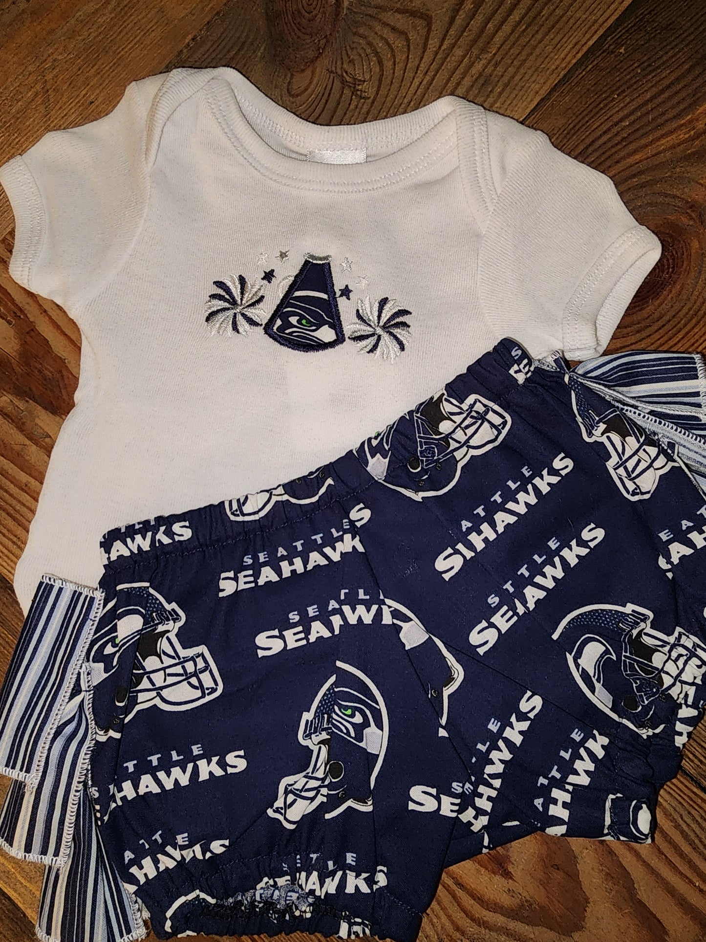 Seahawks Size 3m Ruffle Bottom Two Piece Set