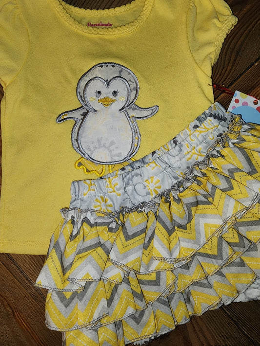 Penguin Size 12m Two Piece Ruffle Bottom Set